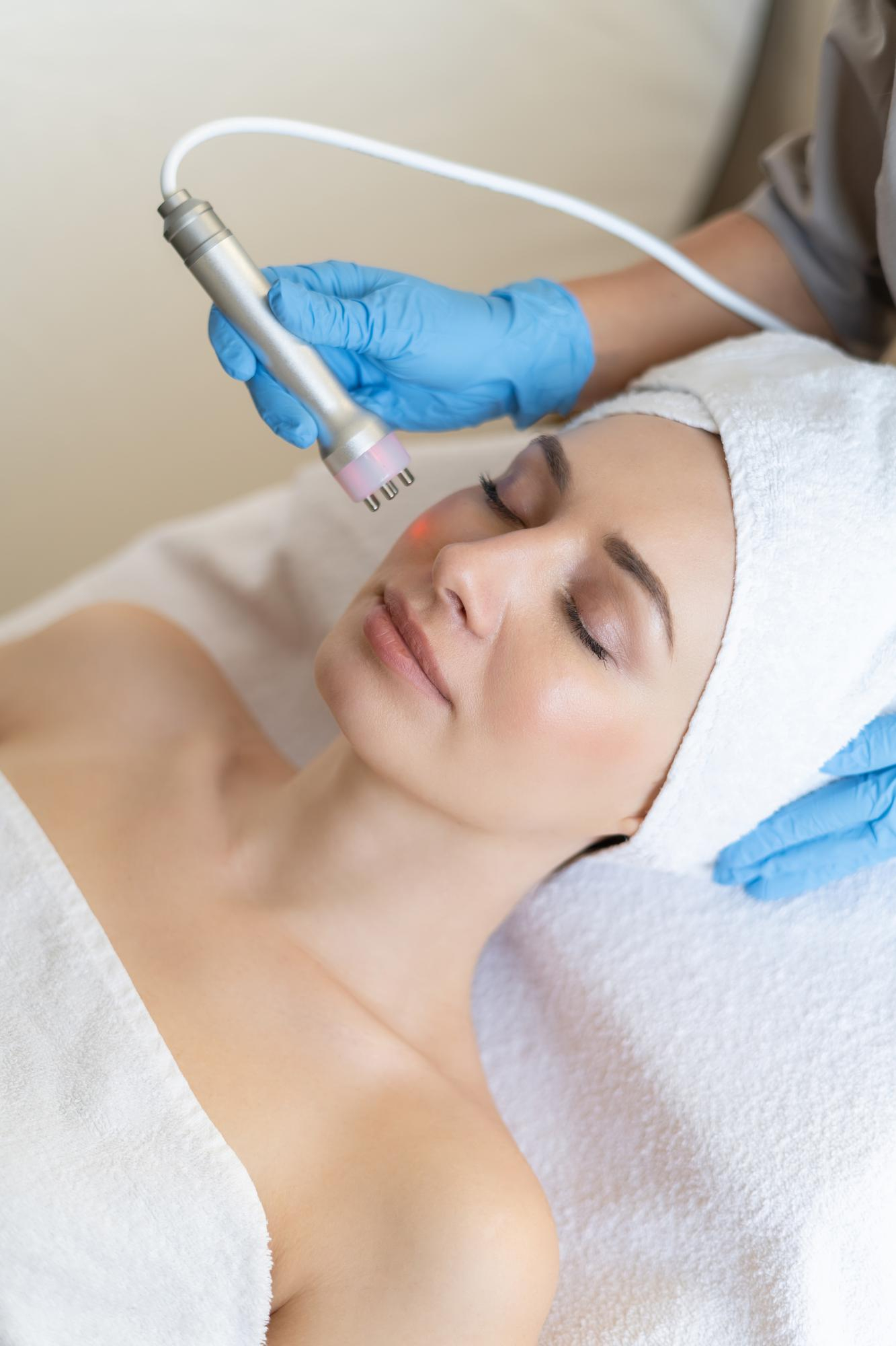 Laser brightening dark circles treatment