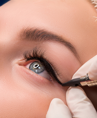 Permanent eyeliner cosmetic tattoo